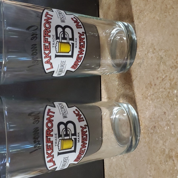 Set of 2 Lakefront Brewery. - Picture 1 of 4